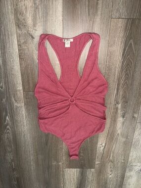 🚨5/$30 🛍️🚨 Bozzolo Rose Ribbed Knot-Front Cut Out Bodysuit